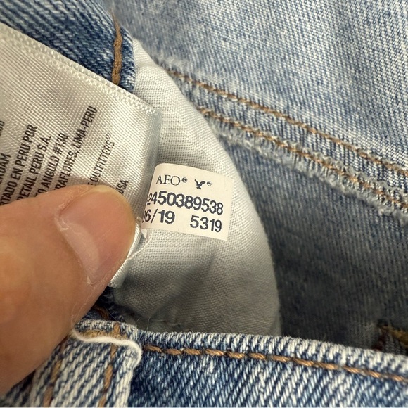 American Eagle Mom Short Pleated Denim Jean Shorts 4 - Picture 8 of 9